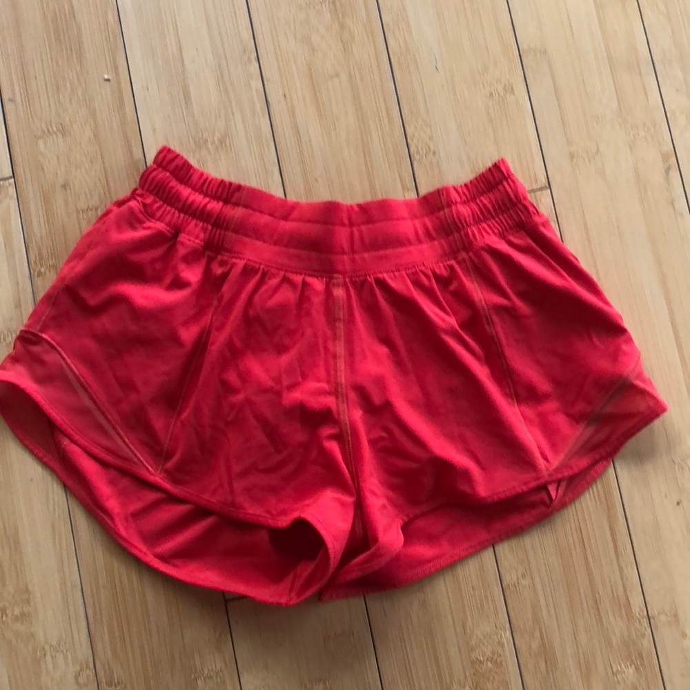 Lulu lemon hotty hot shorts 2.5”